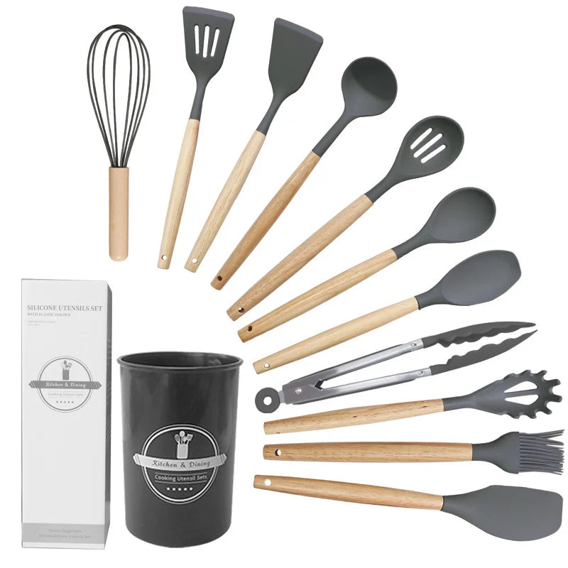 Set de utensilios ecológicos de 12 piezas con asas de madera y pala de silicona.