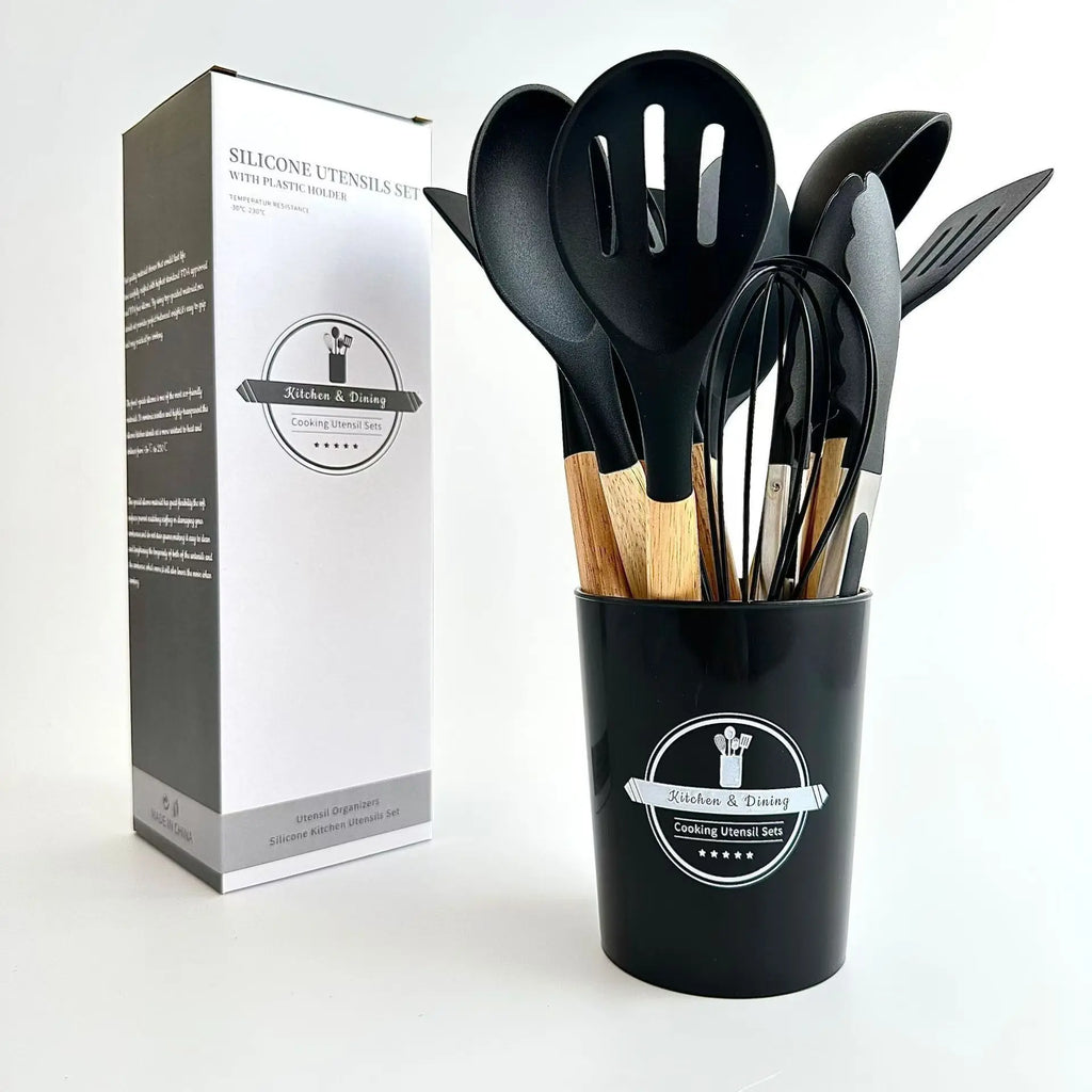 Set de utensilios ecológicos de 12 piezas con asas de madera y pala de silicona.