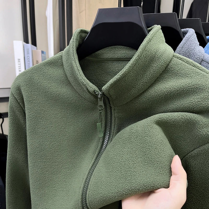 Sudadera con capucha de media cremallera de forro polar para hombre.