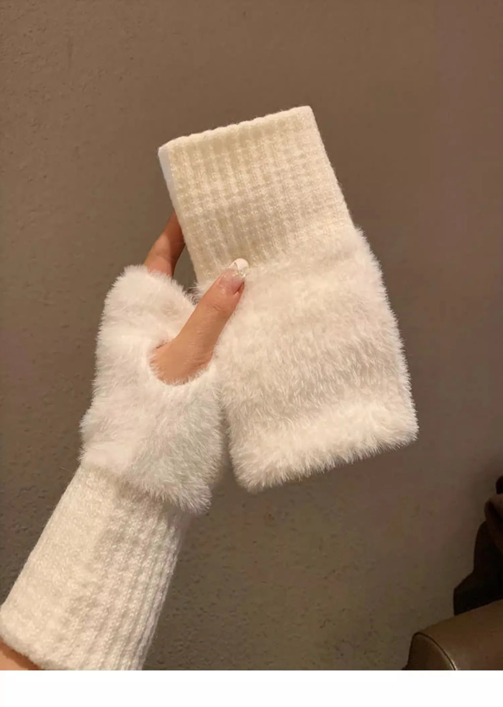Guantes suaves de invierno con medio dedo para mujer.