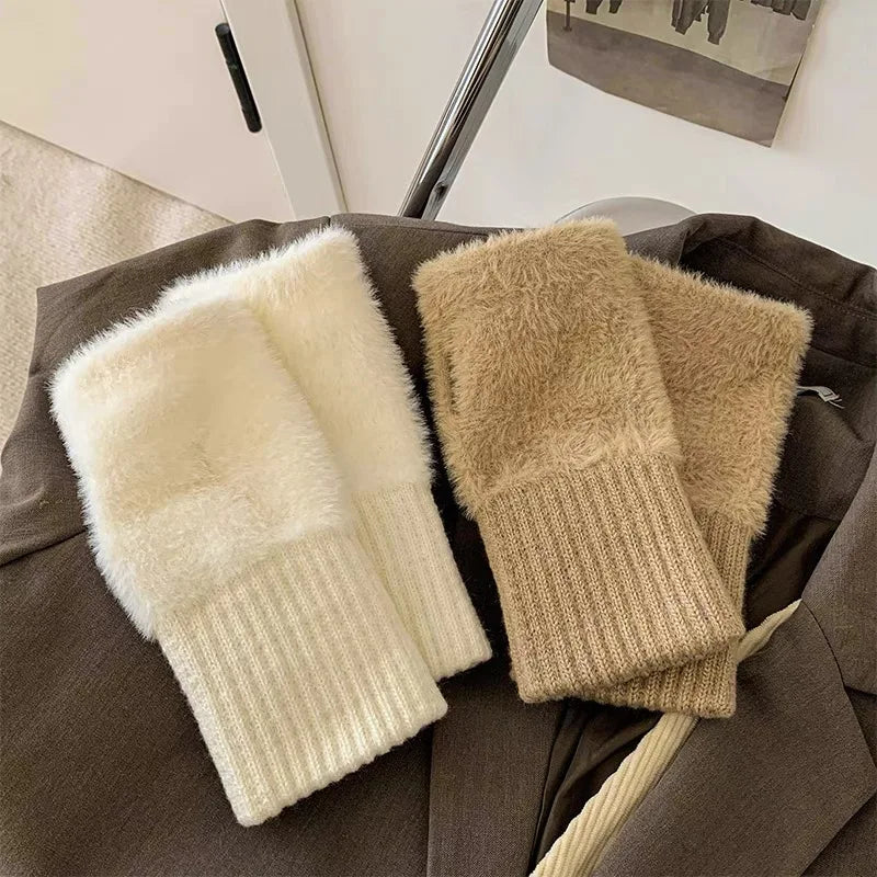 Guantes suaves de invierno con medio dedo para mujer.