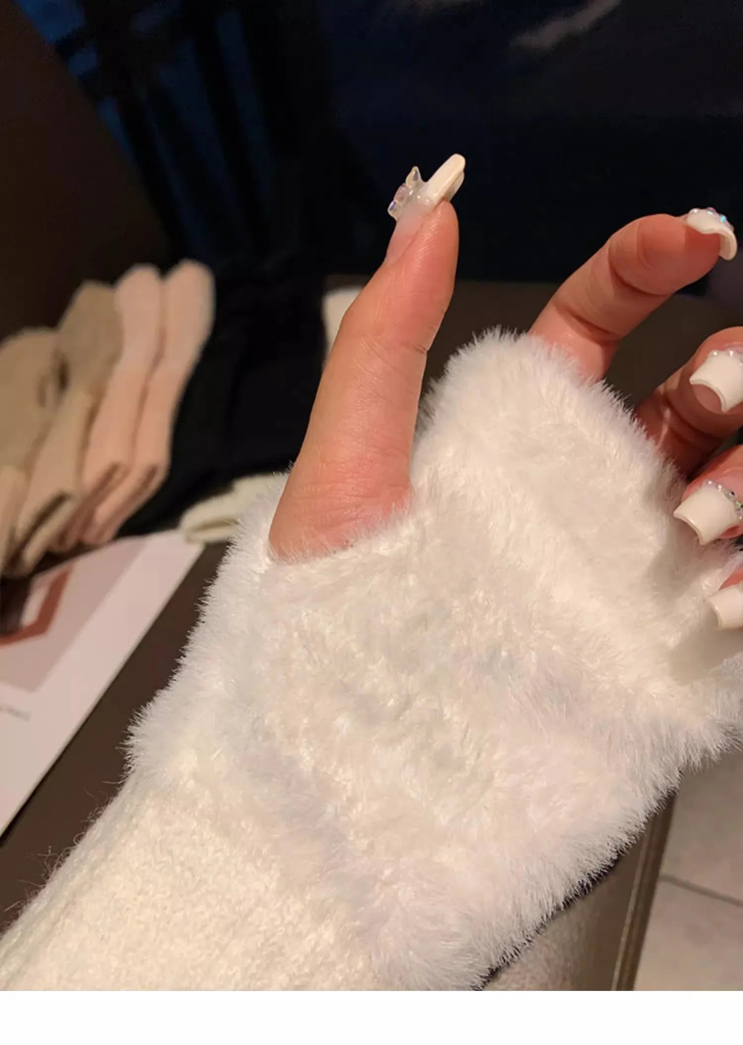 Guantes suaves de invierno con medio dedo para mujer.