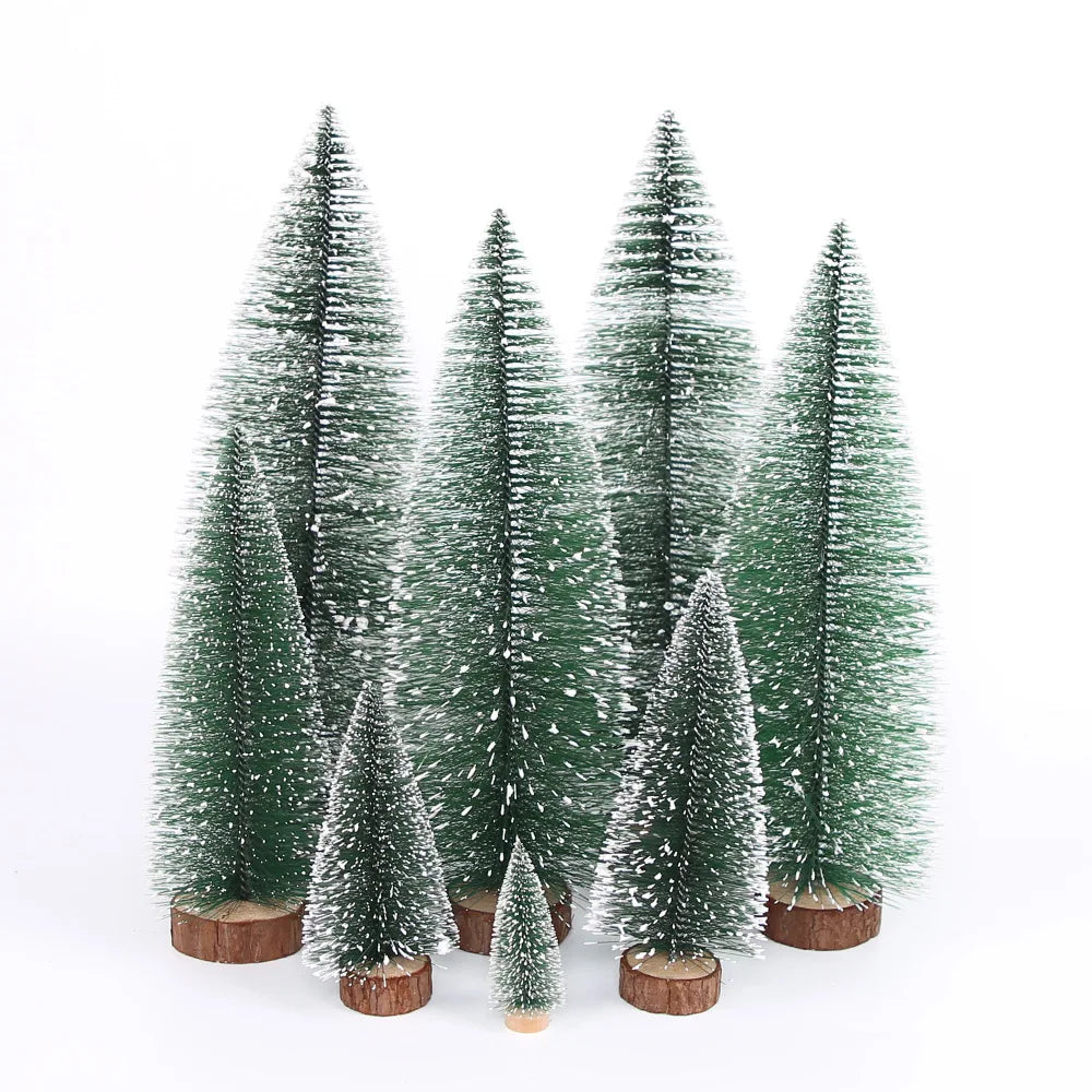 Mini adornos de árbol artificiales.