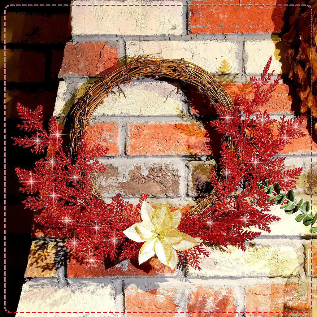 Decoración navideña, ramas brillantes, bayas, ramo de flores artificiales,