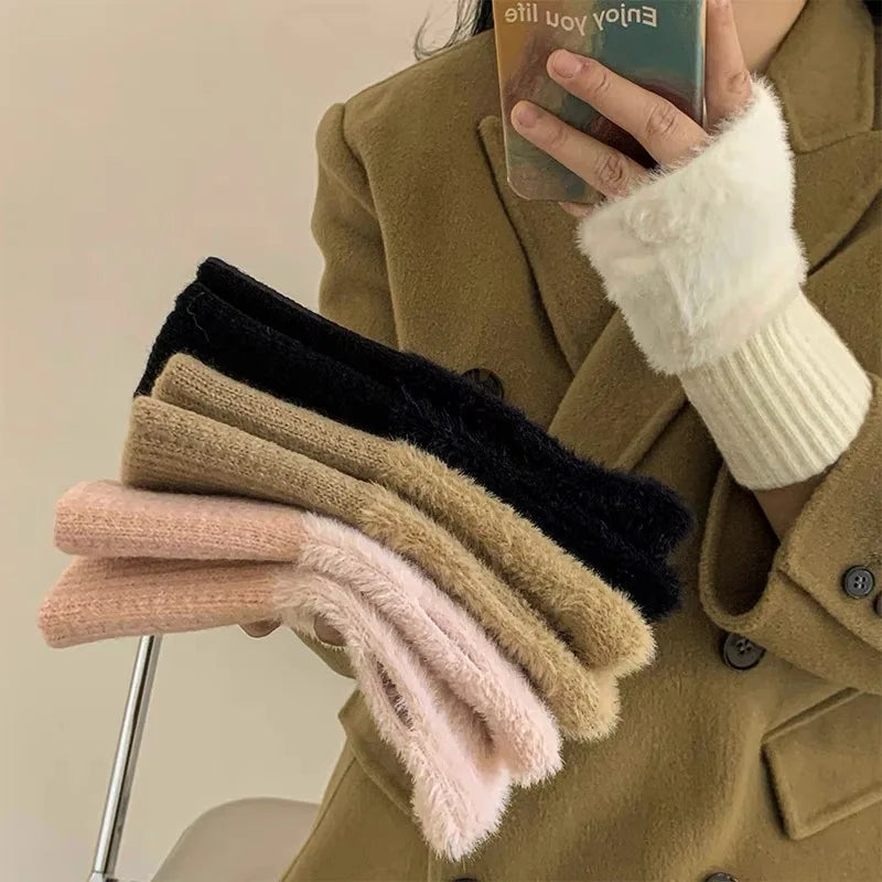 Guantes suaves de invierno con medio dedo para mujer.